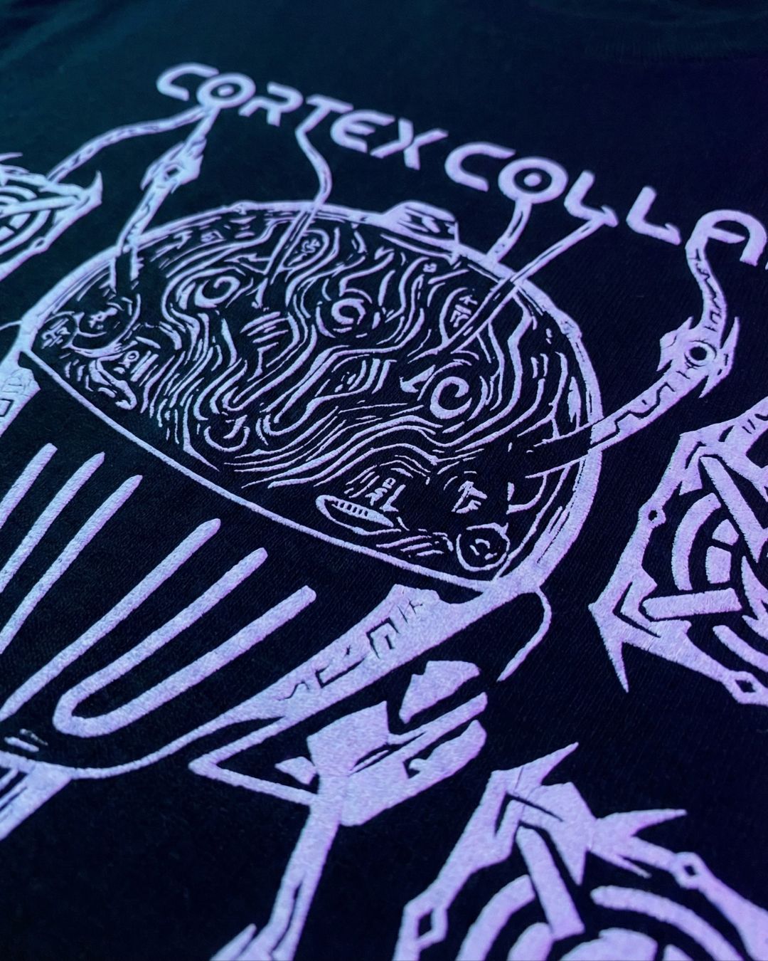 Modelo com camiseta Cortex Oversized